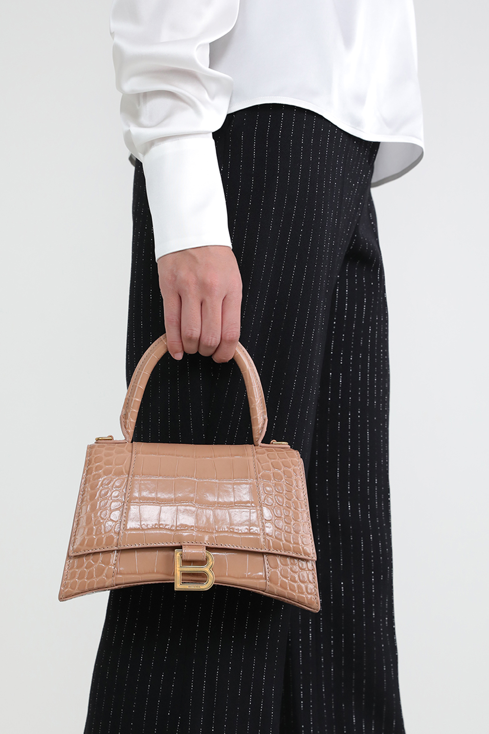 תמונת כל הלוק של תיק אאור גלאס בגודל סמול